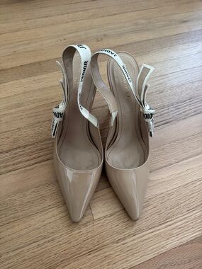 Dior Beige Patent Leather Pointed Slingback Pumps with Logo Strap